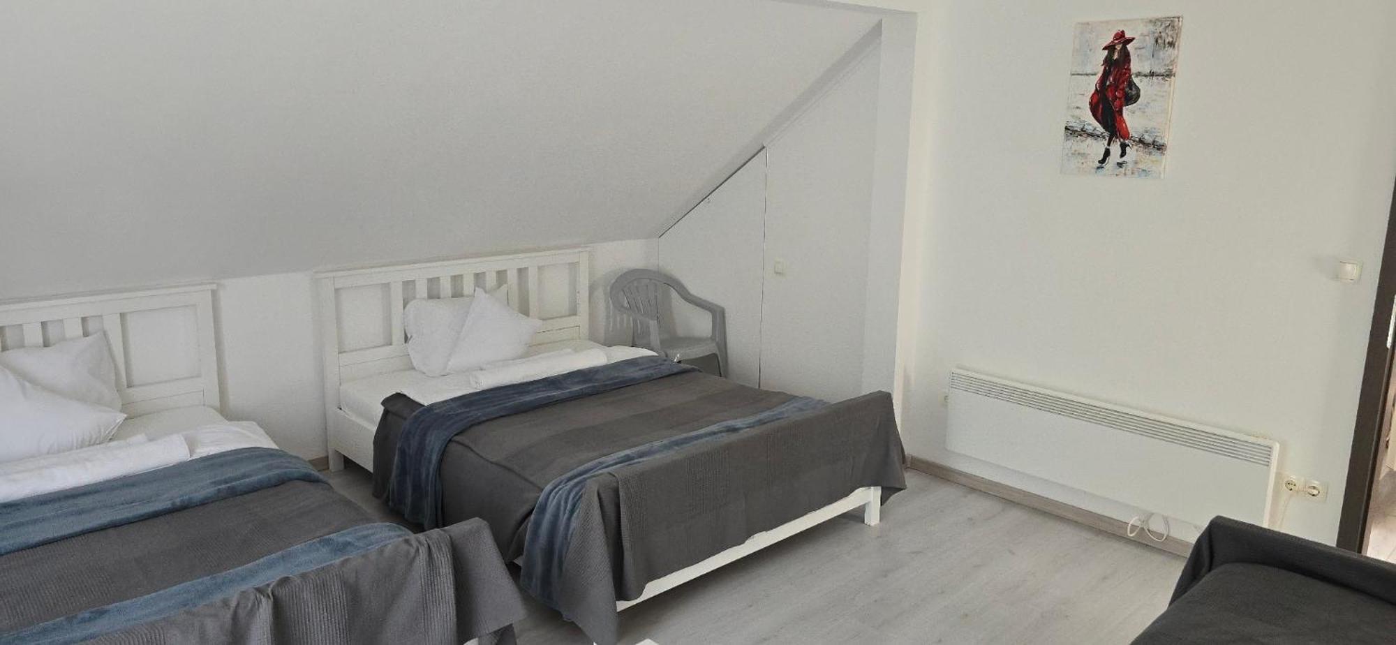 4 Apartment *