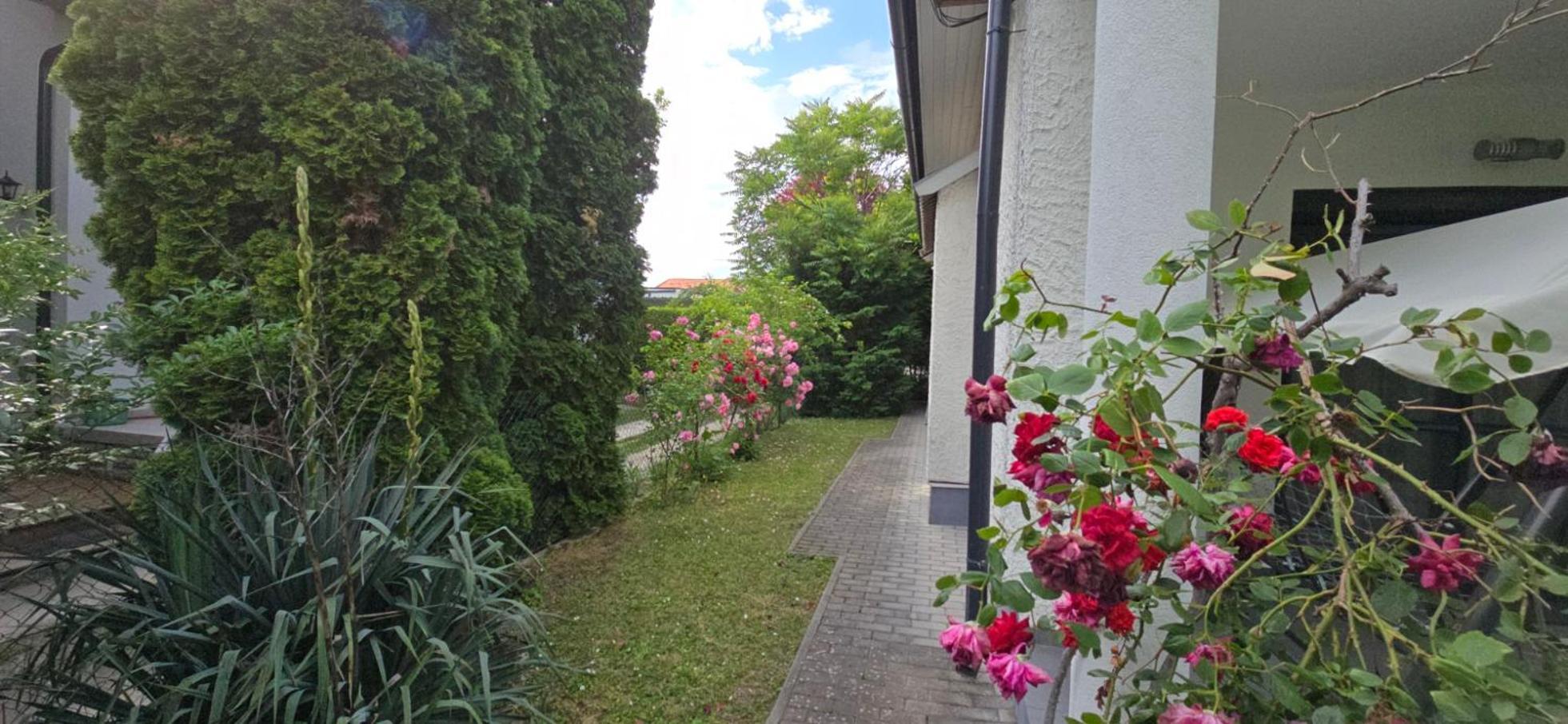 Apartment 4 *